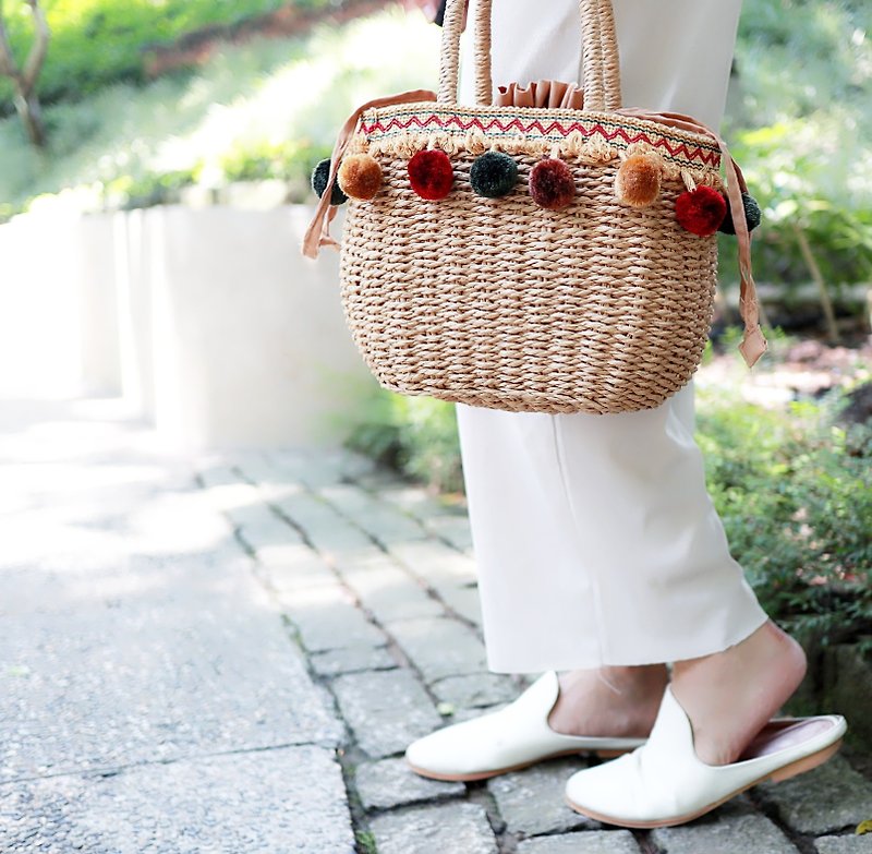 Ethnic series straw handbag rattan bag rattan weaving straw bag woven bag beach bag - กระเป๋าถือ - ลินิน หลากหลายสี