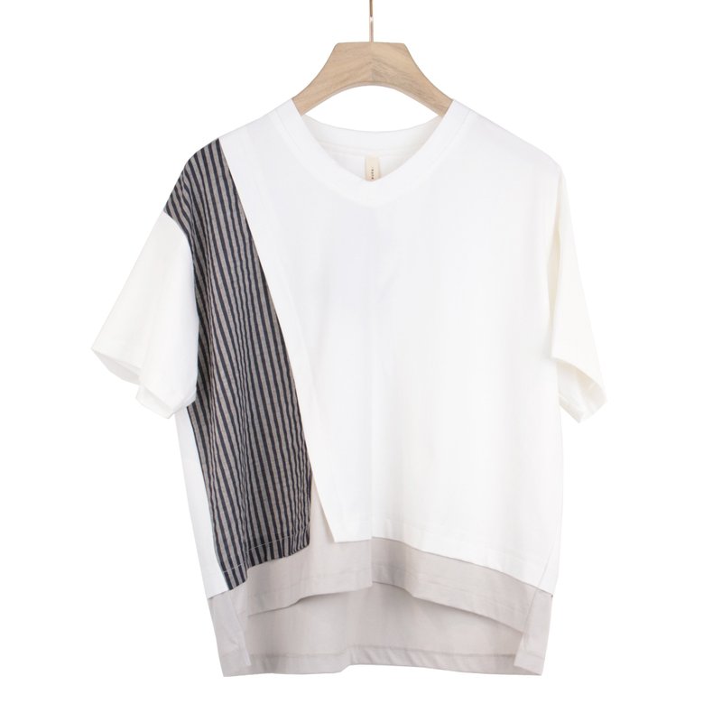 白淺灰 - V領斜剪拼藍條假兩件上衣 #U1175 - 女 T 恤 - 棉．麻 白色
