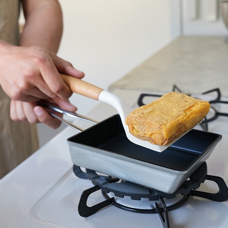 日本霜山 瓦斯爐專用不沾玉子燒鍋(附耐熱矽膠鍋鏟) - 廚具 - 其他金屬 多色