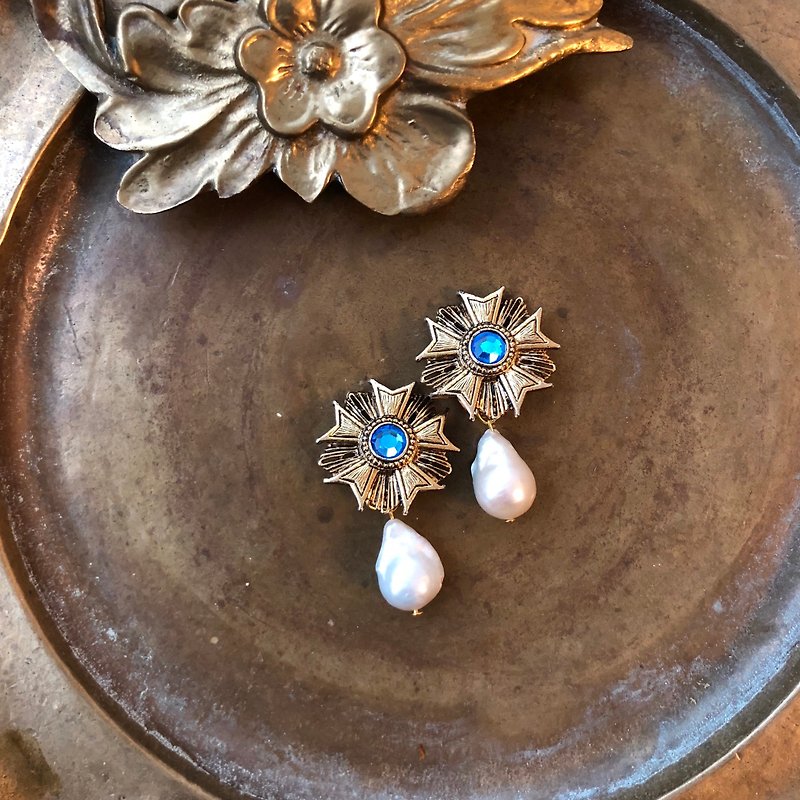 Antique medal pearl ear clip - ต่างหู - ไข่มุก 