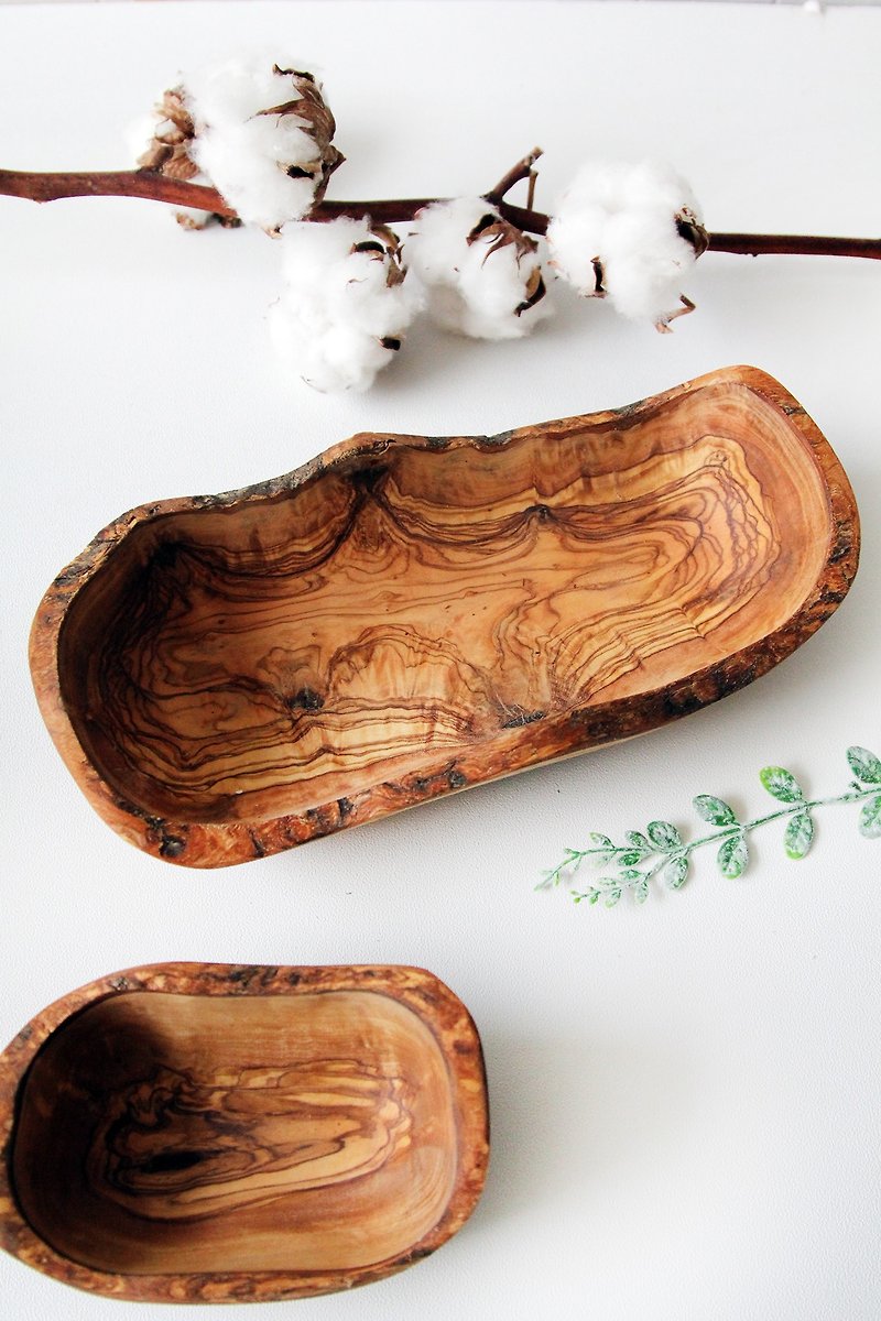 British Naturally Med boutique kitchen olive wood solid wood irregular rustic oval bowl (large) - ถ้วยชาม - ไม้ สีนำ้ตาล