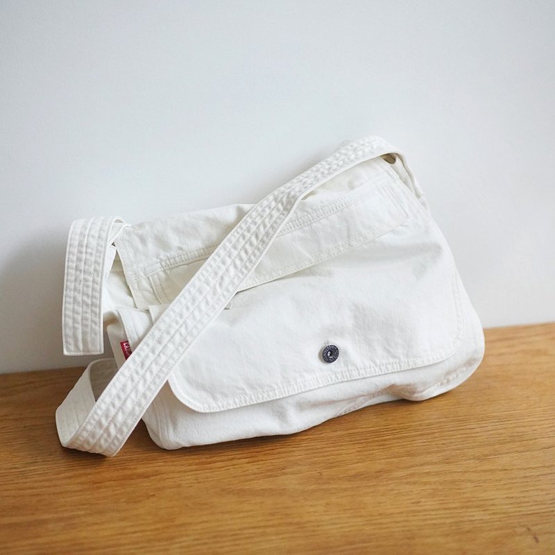 CATWEST design white denim messenger bag women's shoulder bag retro canvas bag Japanese style shoulder bag large capacity - กระเป๋าแมสเซนเจอร์ - ผ้าฝ้าย/ผ้าลินิน 