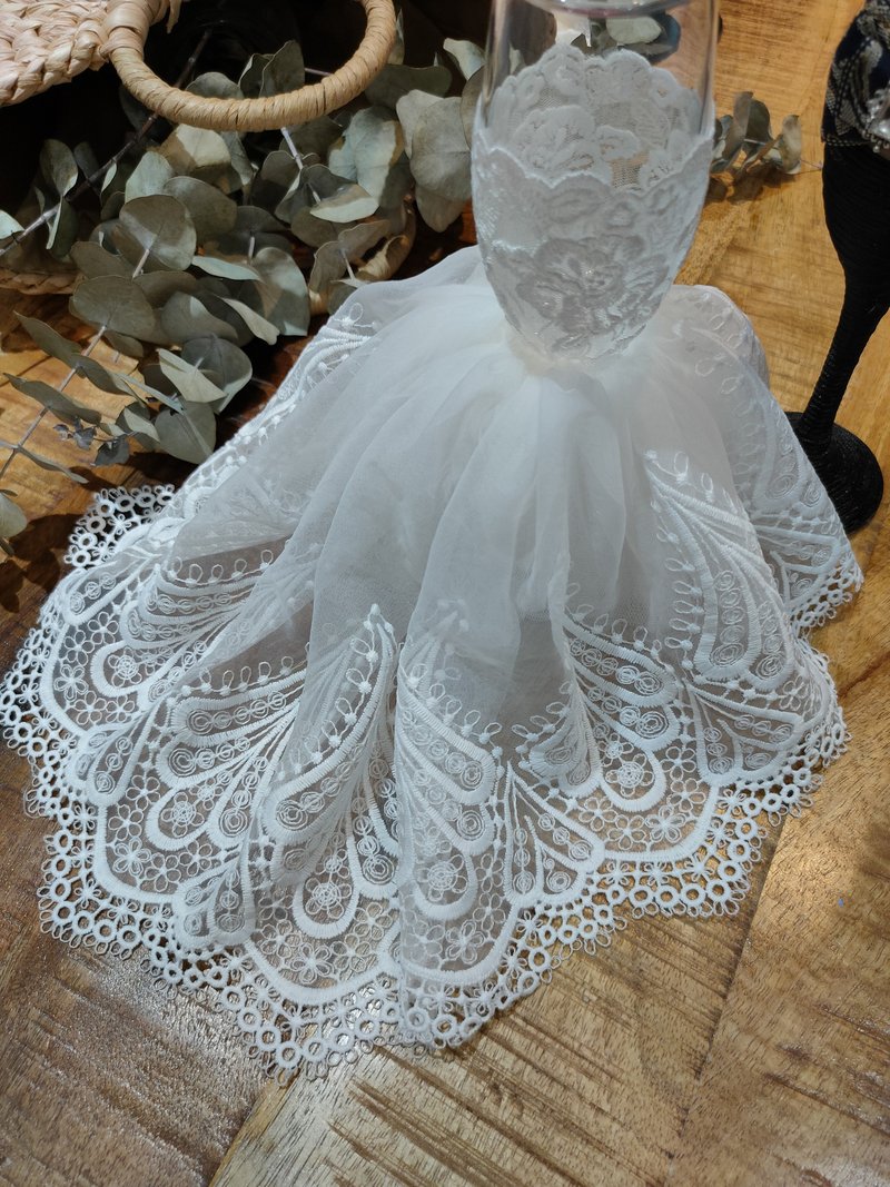 White yarn trailing dress dreamy toasting glass 5th anniversary commemorative - ของวางตกแต่ง - วัสดุอื่นๆ 