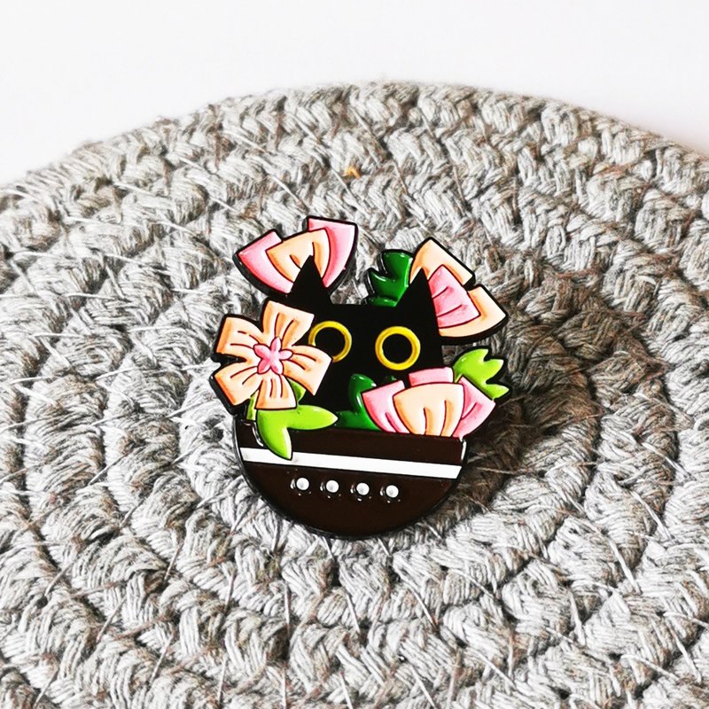 Plus 1 可愛黑色花貓金屬徽章胸針心口針 - 胸針 - 其他金屬 多色