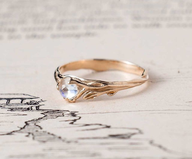ブルームーンストーンの婚約指輪 Lia | 14Kローズゴールドの婚約指輪 ...