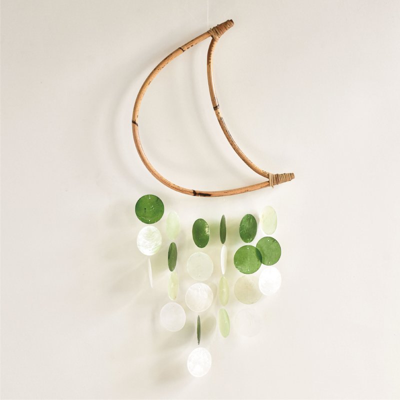 Moon Shell Ornament | Under the New Moon (Green Crescent Moon) - ตกแต่งผนัง - เปลือกหอย สีเขียว