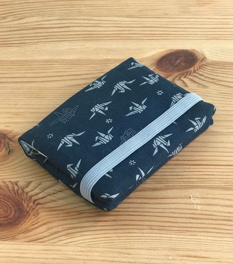 Japanese style dragon pattern Taiwan cotton pocket wallet short clip six slots one zipper pocket - กระเป๋าสตางค์ - ผ้าฝ้าย/ผ้าลินิน สีดำ