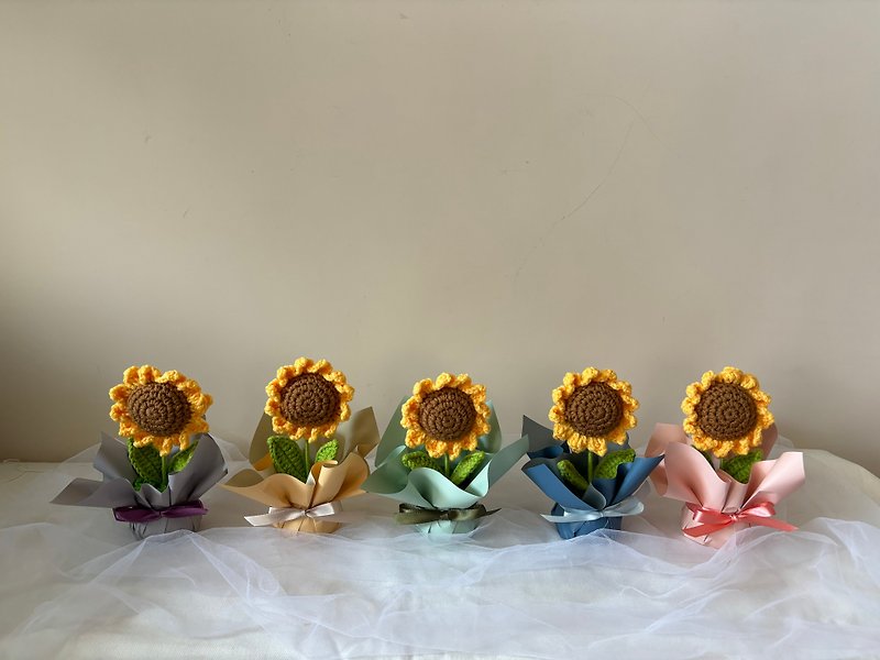 sueing_blossom cute style woven sunflower graduation flower pot - ช่อดอกไม้แห้ง - พืช/ดอกไม้ 