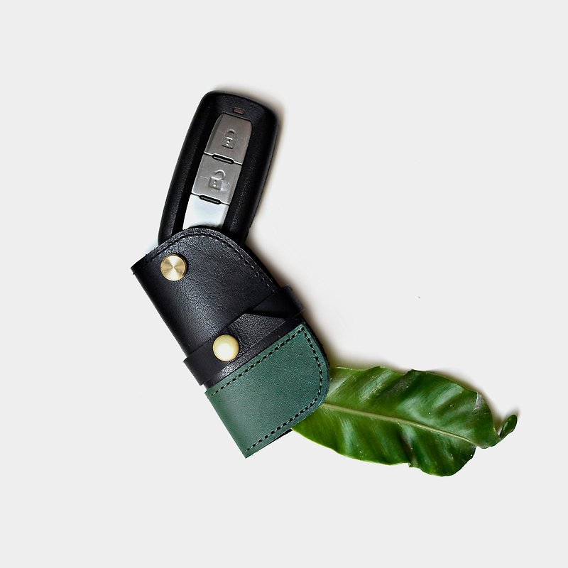 [Last train in the jungle] Italian vegetable tanned leather car key case car key cover Vespa brand black green leather stitching Valentine’s Day gift custom lettering as a gift - ที่ห้อยกุญแจ - หนังแท้ สีดำ