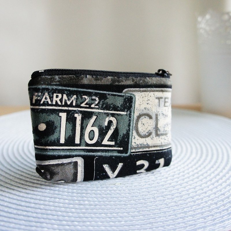 Lovely square coin purse, multi-purpose small bag, retro license plate black (pattern random shipment) - กระเป๋าใส่เหรียญ - ผ้าฝ้าย/ผ้าลินิน สีดำ
