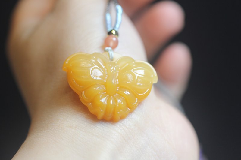 【Butterfly】Natural yellow wax Stone means good luck and longevity | Auspicious Fu Lu Xiang Necklace Pendant Pendant - Necklaces - Jade Orange