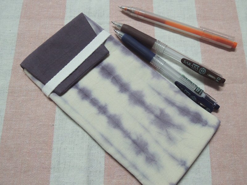 【姆姆草木染】墨水樹染紫色夾染筆袋、眼鏡袋 - 鉛筆盒/筆袋 - 棉．麻 紫色