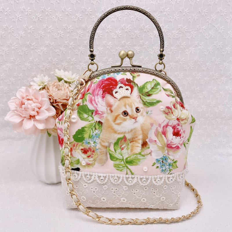 Cat Princess Kiss lock bag Shoulder Bag - กระเป๋าแมสเซนเจอร์ - ผ้าฝ้าย/ผ้าลินิน สึชมพู