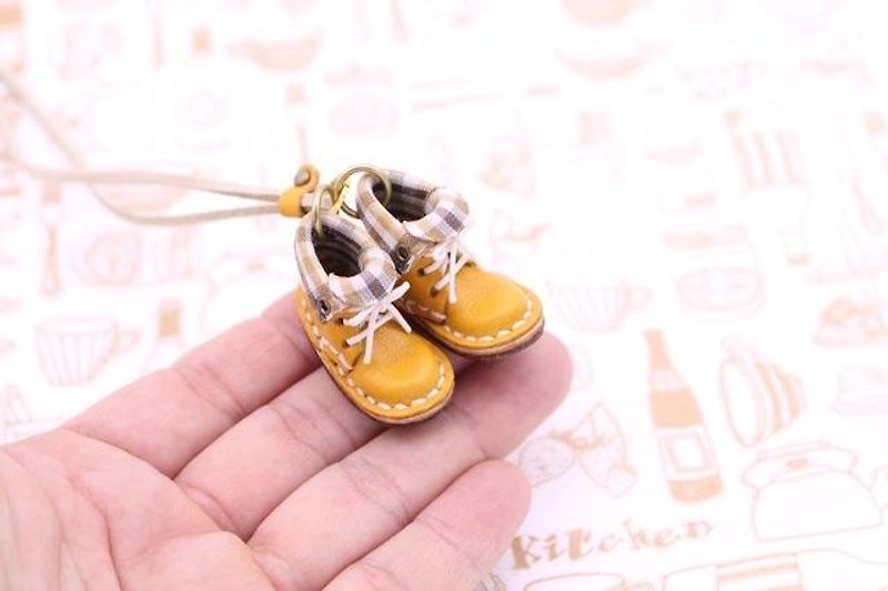 小さな革ブーツのネックレス｜マンゴー裏地付 - ネックレス - 革 