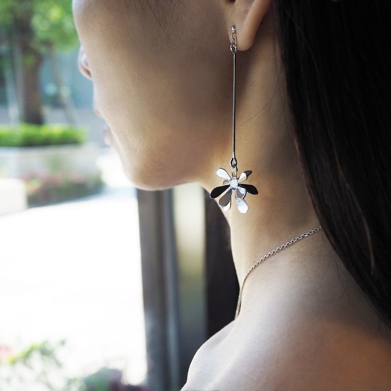 flower a earring - ต่างหู - เงิน สีเงิน