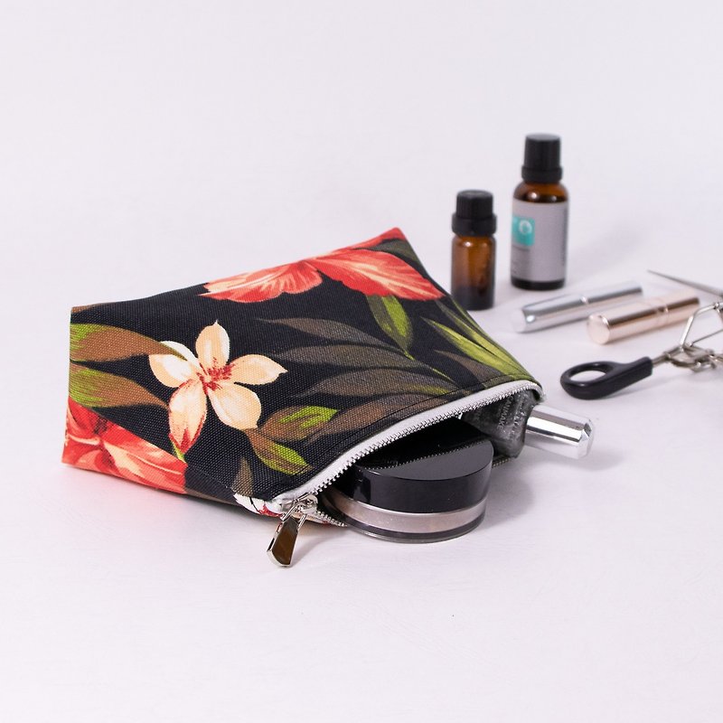 Hibiscus / Cosmetic Bag ( Pouch ) - กระเป๋าเครื่องสำอาง - เส้นใยสังเคราะห์ หลากหลายสี