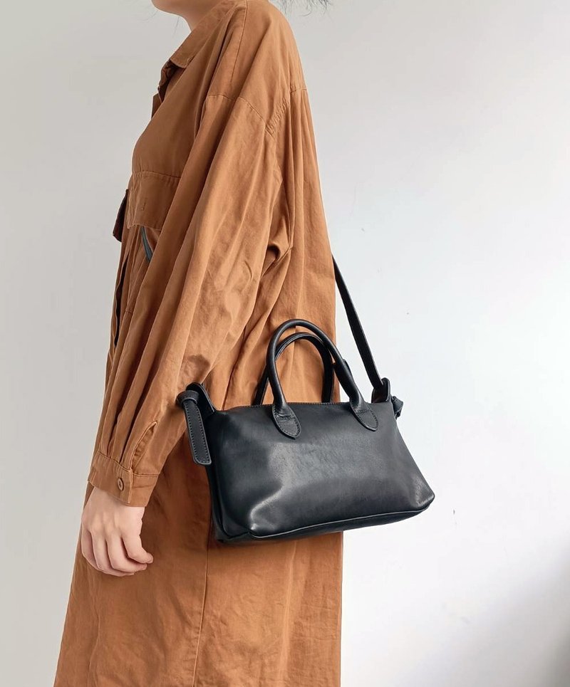 簡約都會真皮手提肩背2用法棍小包側背包 黑 - 側背包/斜背包 - 真皮 黑色