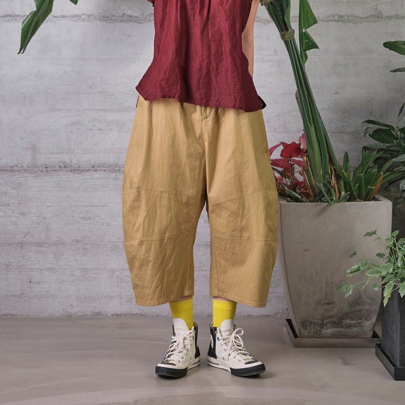 Striding three-dimensional cocoon-shaped balloon pants - กางเกง - ผ้าฝ้าย/ผ้าลินิน สีกากี