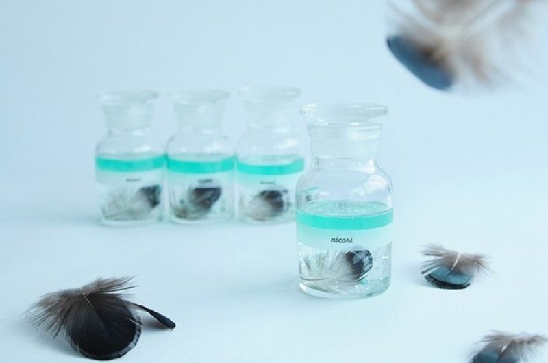 [Forest scented aroma bottle, golden pheasant bird feather essential oil 100%] magical bottle - เทียน/เชิงเทียน - ขี้ผึ้ง 