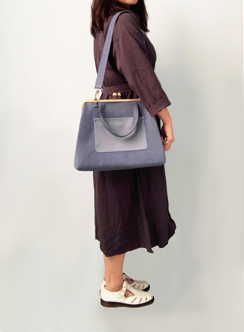 Blue biggest clasp frame bag / cosmetic bag / shoulder bag - Clutch Bags - Cotton & Hemp Blue