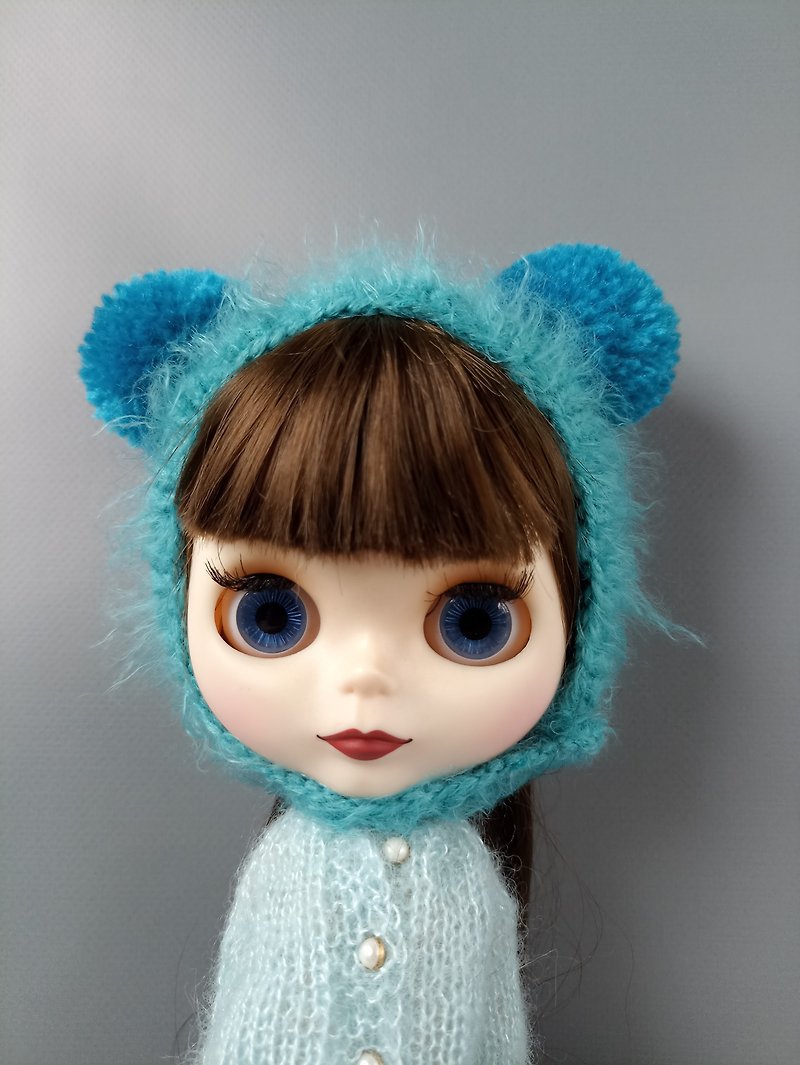 Turquoise hat with pom-poms for Blythe, Neo Blythe, Pullip. Clothes for Blythe. - หมวก - ขนแกะ สีน้ำเงิน