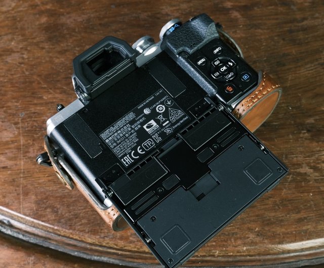 OLYMPUS EM10 MARK IV シリーズ - ショップ KAZA カメラ・チェキ - Pinkoi