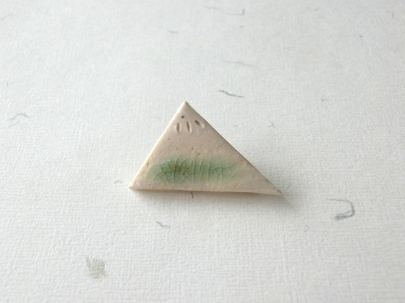 Ceramic brooch / pin - green little triangle white - เข็มกลัด - ดินเผา สีเขียว