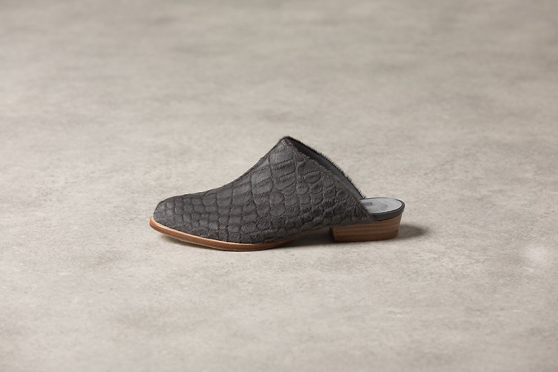 ZOODY / Lichen / handmade shoes / flat back slip / rock ash - รองเท้าแตะ - หนังแท้ สีเทา