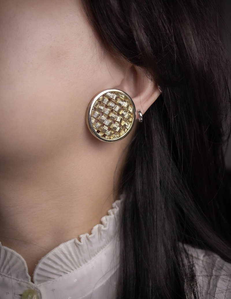 American Sarah Coventry brand 1964 antique Woven Classic braided round gold Clip-On - ต่างหู - โลหะ สีทอง