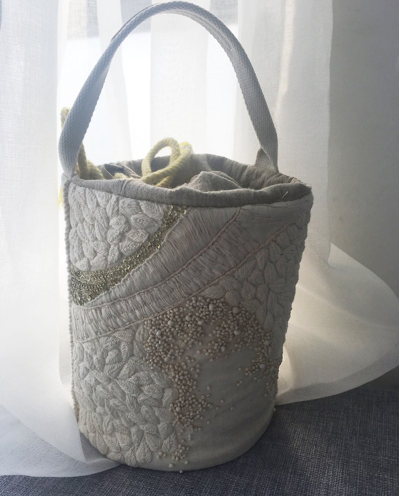 SARTO-穗SUI. Series of hand-embroidered Tote Bag - กระเป๋าถือ - ผ้าฝ้าย/ผ้าลินิน สีกากี