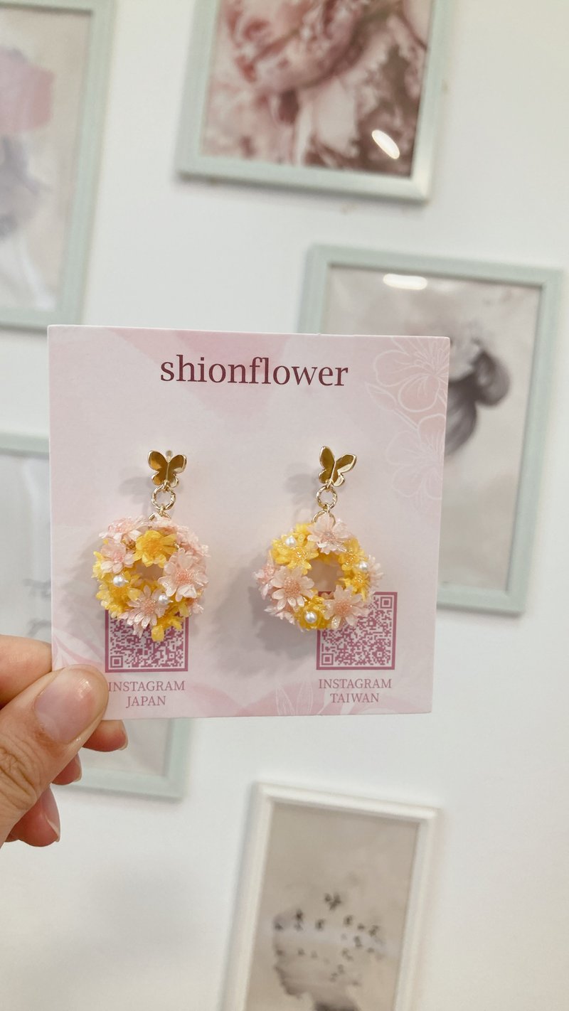 Three-dimensional butterfly wreath earrings/ear needle Clip-On - ต่างหู - โลหะ สึชมพู