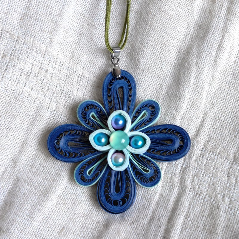 長版藍底淺藍四芯八瓣捲紙珠飾項鍊 - 項鍊 - 紙 藍色