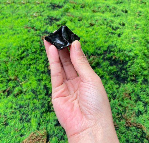 黒曜石の置物 - 自然な模様 Amazon.co.jp: 標本は治癒された天然黒曜石手彫りで、素敵な黒曜石の