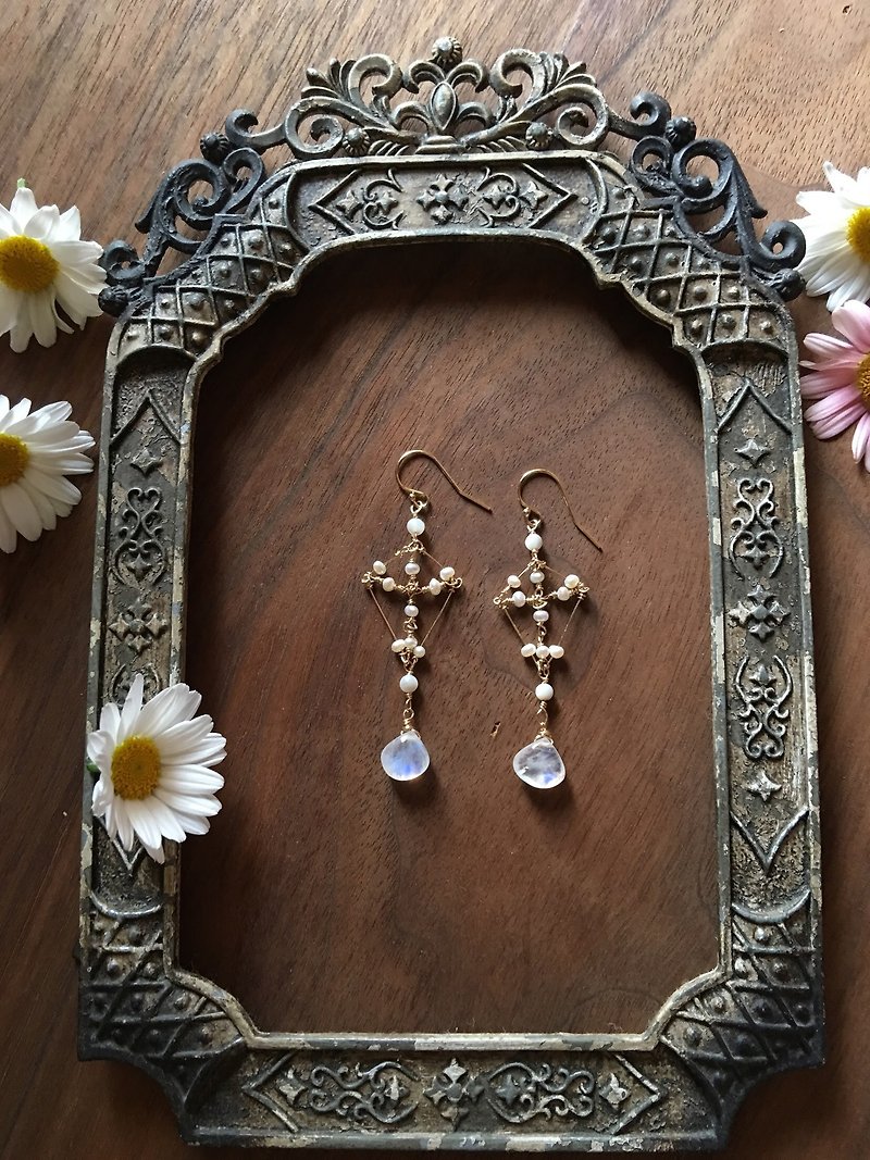 Handmade earrings retro gothic moonlight - ต่างหู - เครื่องเพชรพลอย ขาว