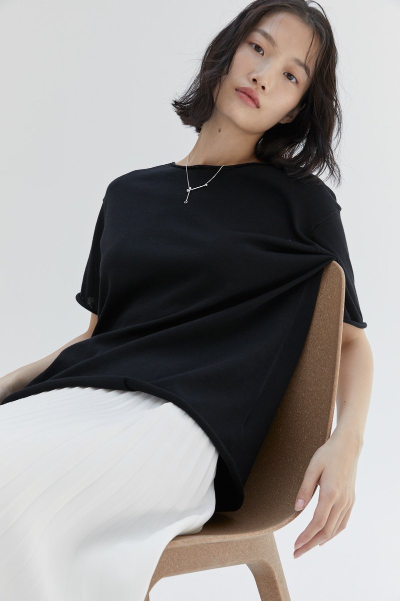 黑色 純色寬松卷邊短袖T恤 日本進口多色醋酸棉混紡 高級親膚 - 女 T 恤 - 棉．麻 黑色