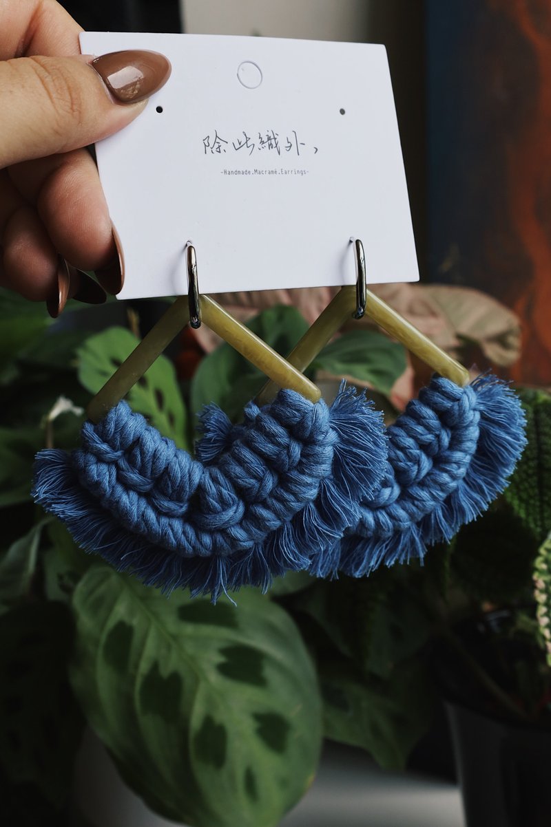 In addition to weaving woven earrings handmade macrame summer Valentine's Day birthday sister fog blue-001 - ต่างหู - ผ้าฝ้าย/ผ้าลินิน สีน้ำเงิน