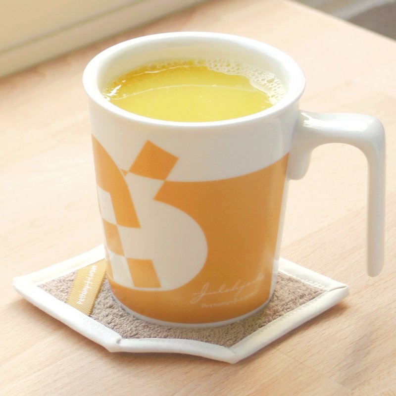 【辦公桌必備】丹麥光之心-親親馬克杯+純棉吸水杯墊 禮盒 可加蓋 - 咖啡杯 - 瓷 金色