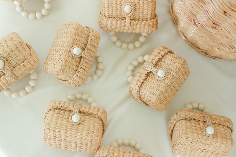 Woven bag: Lollipop, Classic White color - TheLovestory.th - 錢包/皮夾/長短夾 - 植物．花 咖啡色