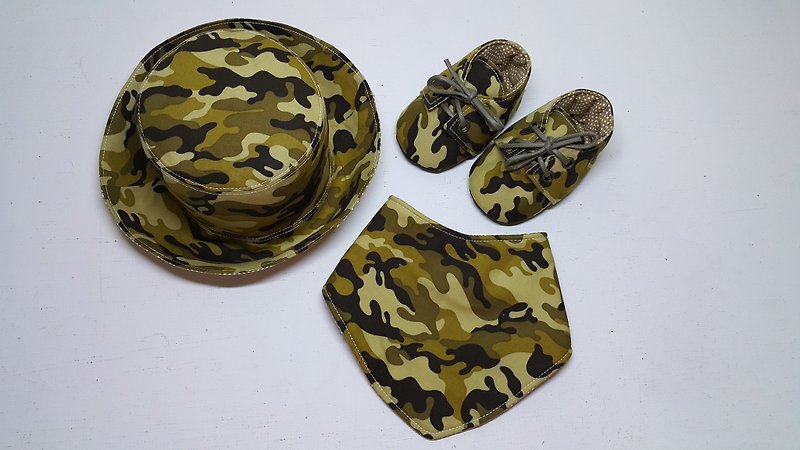 Unite the camouflage moon baby shoes. Fisherman's hat. Triangle bib / brown - Baby Gift Sets - Cotton & Hemp Brown