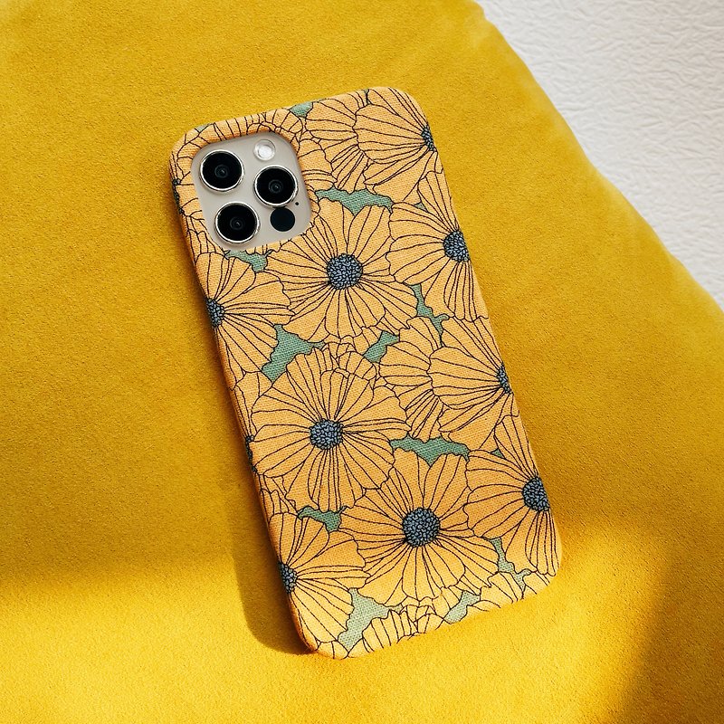 Retro daisy fabric handmade cloth iPhone case can be customized - เคส/ซองมือถือ - ผ้าฝ้าย/ผ้าลินิน สีเหลือง