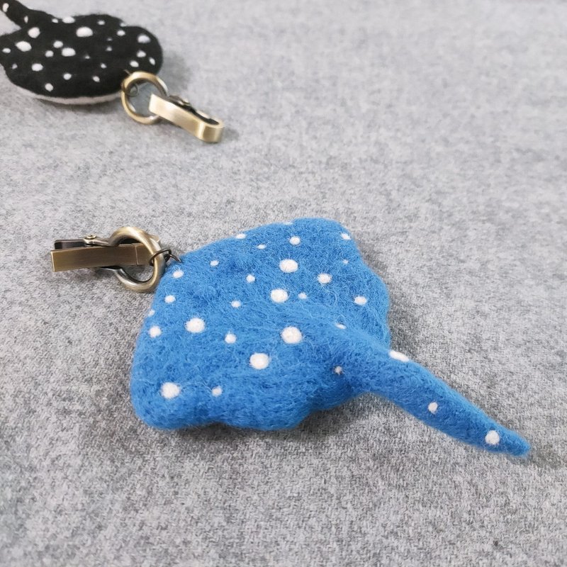 [Handmade wool felt] Undersea creature stingray pendant - ที่ห้อยกุญแจ - ขนแกะ สีน้ำเงิน