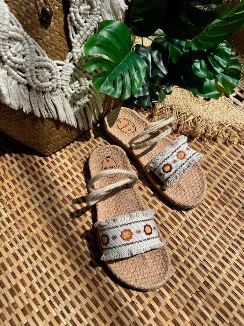 Sunflower sandal Vpada_sandals_VP-E09 Embroidery Collection รองเท้าแตะชายหาดแบน - รองเท้าแตะ - งานปัก 