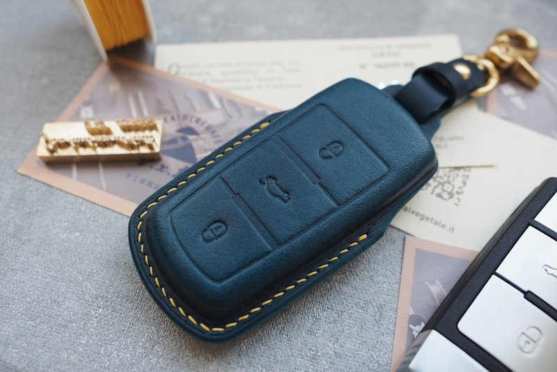 福斯Volkswagen車鑰匙套 純手工牛皮 客製化刻字禮物 訂製顏色 - 鑰匙圈/鑰匙包 - 真皮 多色