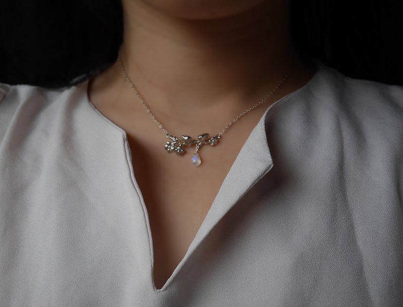 【As】925 sterling silver branch double swallow moonlight drop necklace - Necklaces - Silver Silver