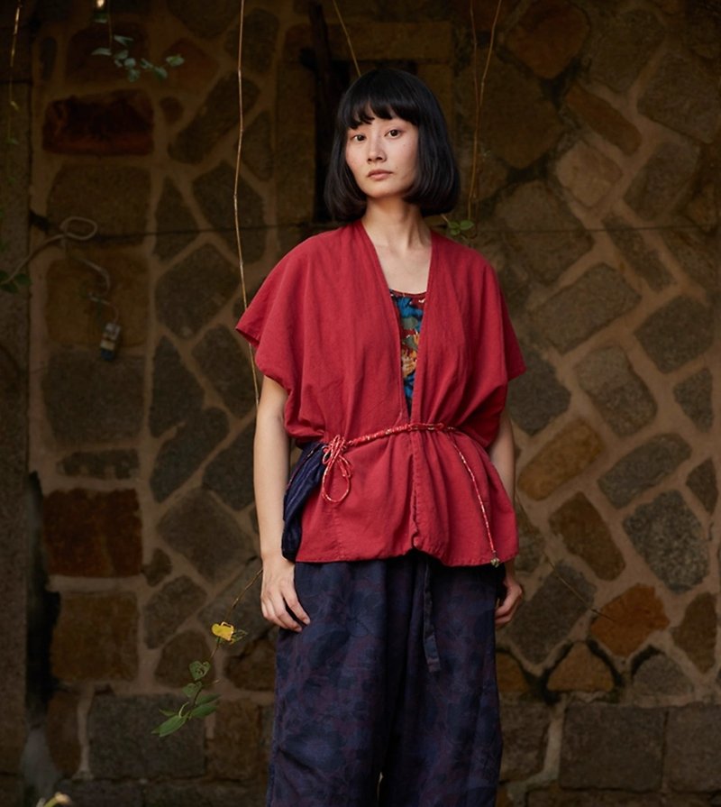 Retro Wenqing pure cotton sleeveless short vest - เสื้อกั๊กผู้หญิง - วัสดุอื่นๆ สีแดง