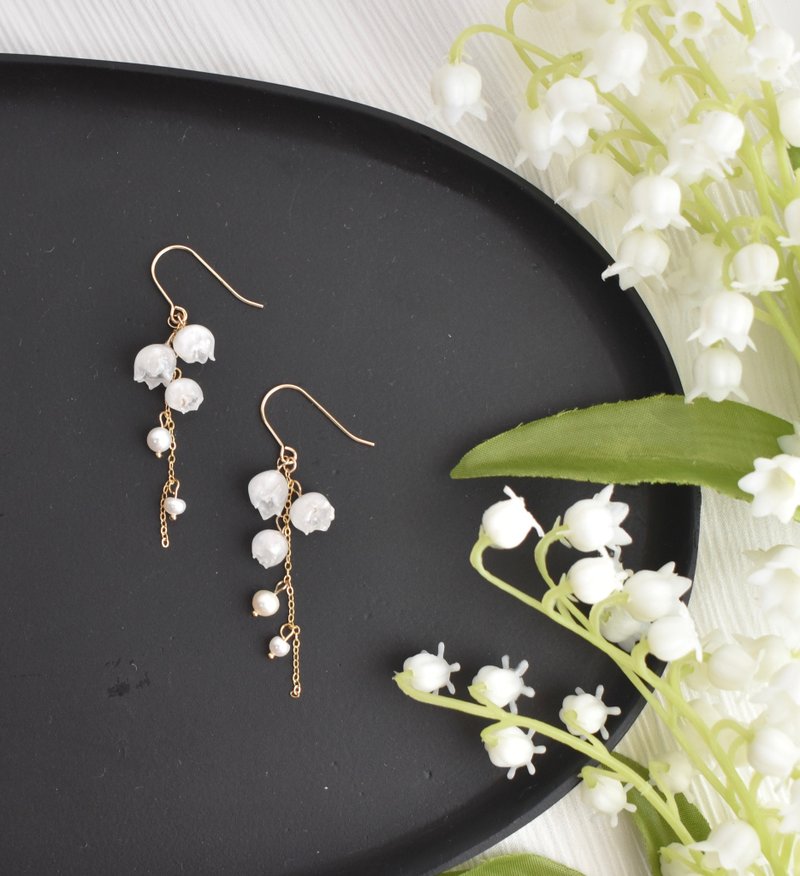 真鈴蘭 × 淡水珍珠 耳環 - 耳環/耳夾 - 其他材質 白色