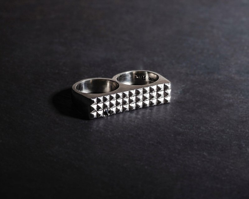 Dark sterling silver double shank rivet ring-black - แหวนทั่วไป - เงินแท้ 