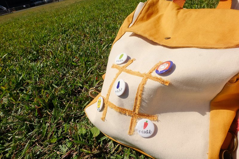 Big baby's badge collection bag #黄黄白白的 - กระเป๋าเป้สะพายหลัง - ผ้าฝ้าย/ผ้าลินิน สีเหลือง