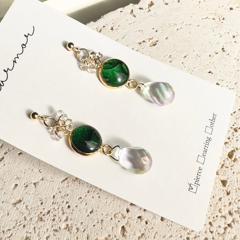 【1点物】アルコールインクアート　グリーン　レジン　ピアス　イヤリング　緑　サージカルステンレス　オーロラ　雫　ドロップ　サージカルステンレス　揺れる - 耳環/耳夾/耳骨夾 - 樹脂 綠色