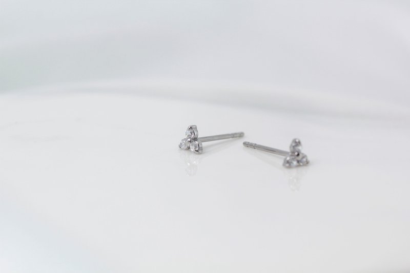 [SWS Jewelry] Clover Medical Steel Earrings 4mm Stone Anti-allergic General Fine Needle - ต่างหู - เครื่องประดับ สีเงิน